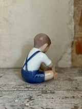 Figur ~ Dreng med klodser