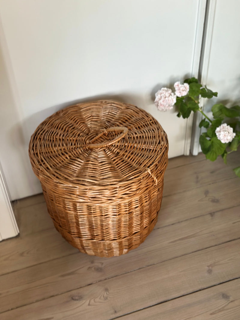 Flet kurv m låg