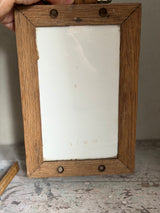 Vintage musselmalet bakke med egetræskanter