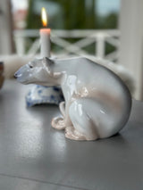 Figur ~ Siddende isbjørn