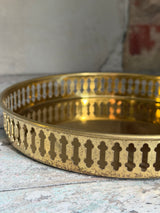 Smuk rund messingbakke