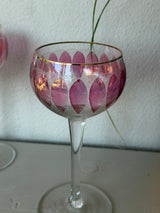 Bøhmisk vinglas med rosa mønster