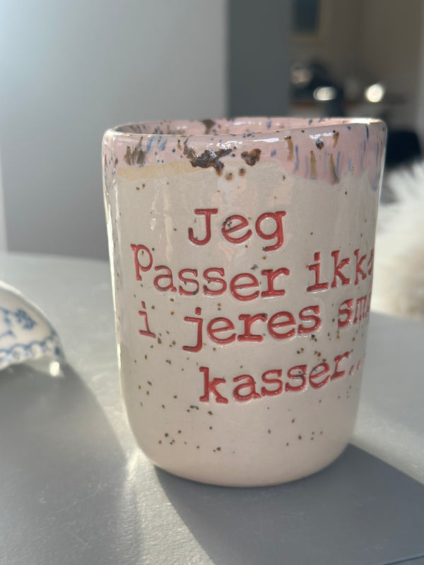 Kop ~ jeg passer ikke i jeres små kasser …