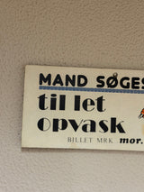 Skilt ~ MAND SØGES: til let opvask. BILLET MRK.: mor.”