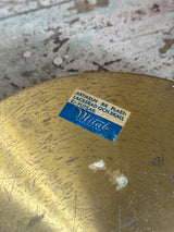 Smuk rund messingbakke