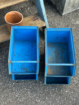 Blå metalkasse
