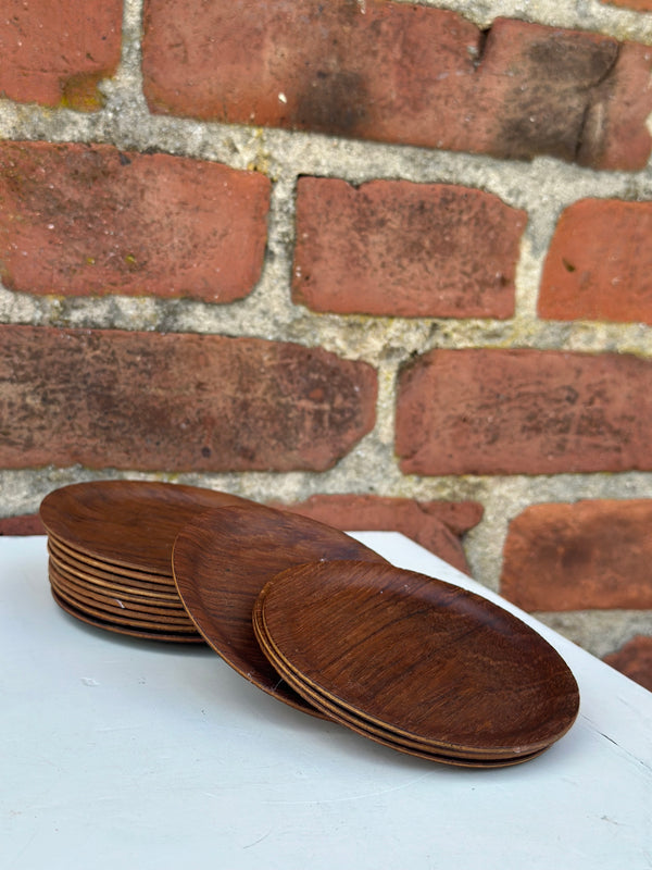 Teak bordskåner
