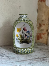 Vintage væghængt fyrfadsstage i keramik med håndmalet blomstermotiv