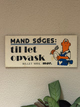 Skilt ~ MAND SØGES: til let opvask. BILLET MRK.: mor.”