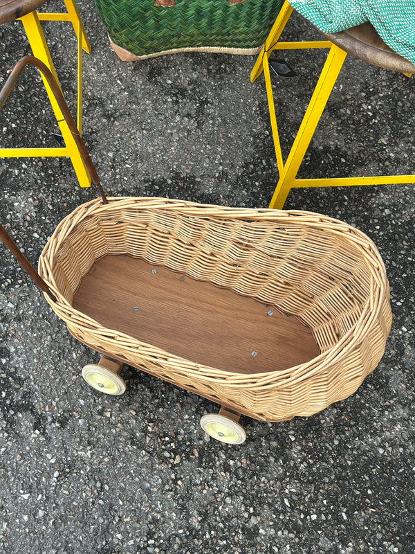 Dukkevogn i flet.