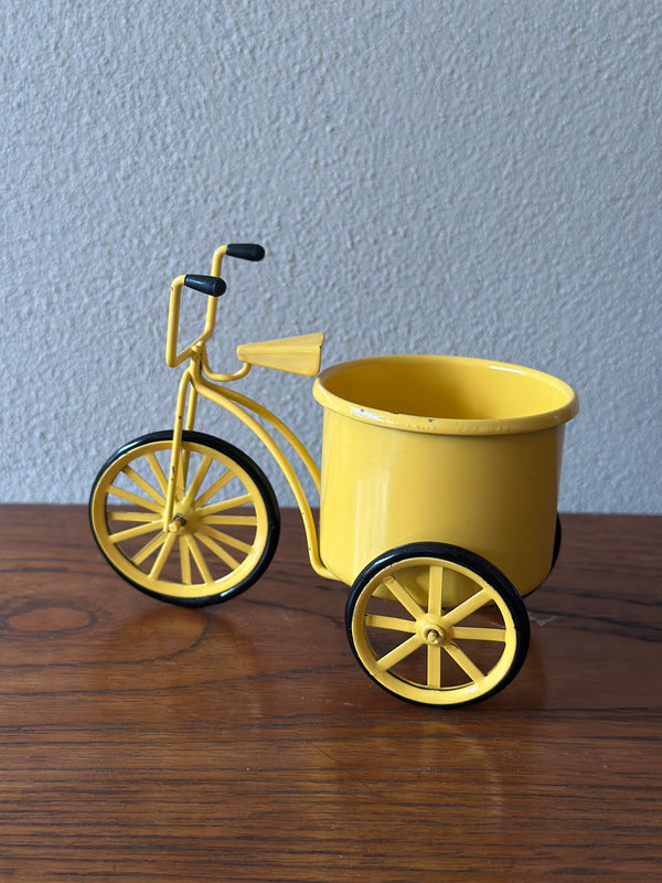 Gul ladcykel i metal fra 80’erne.