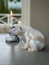 Figur ~ Siddende isbjørn